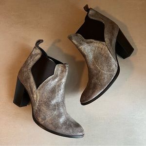 Seychelles Silver Suede Chelsea Booties 11